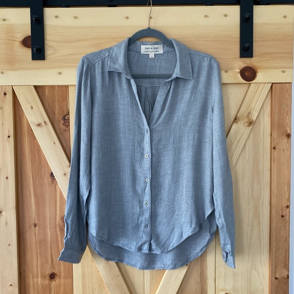 cloth & stone Tops - Cloth & Stone Chambray Button Down